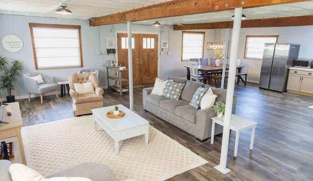 The Rustic Reed Barn