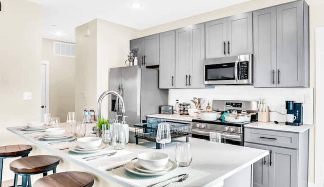 The Rustic Roost King Bed Minutes to DT