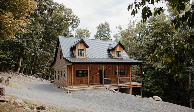 The Rusty Lantern! Enjoy peace and quiet in this cozy mountain cabin! Free WiFi