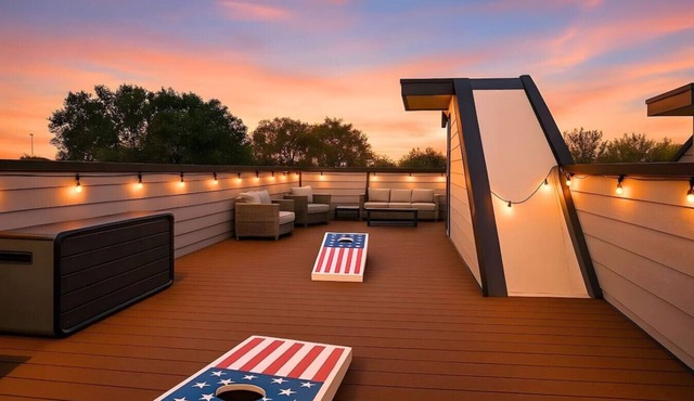 `The Ryman` 4BR Haven with Scenic Rooftop