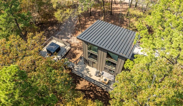 The Swallow Treehouse at In the Trees Luxury Resort, Mountaintop, Hot Tub, Outdoor Fireplace