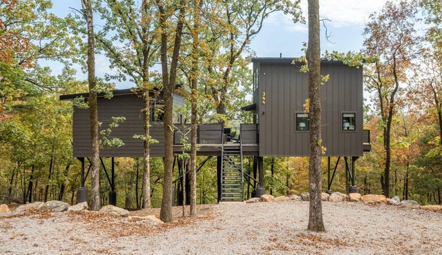 The Sun at In the Trees Luxury Resort🌳, Mountaintop, Hot Tub, Fireplace, Full Kitchen