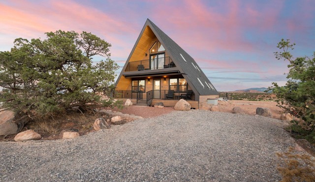 The Sage House: Sleeps 16 with incredible views!