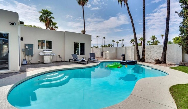 🌵The Saguaro Sanctuary! Relaxing Retreat with Heated Pool! 🌵With Casita!