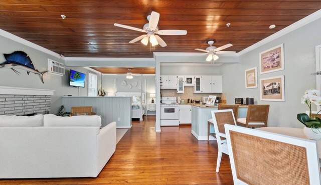 THE SAILFISH SUITE AT OLD COLORADO INN