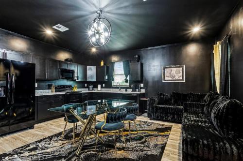 The Saints House, Luxury 10BR Saints Oasis
