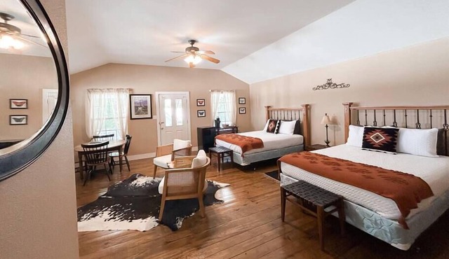 The Salado Inn Kolb Suite