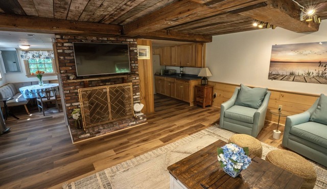 The Salt Shack - all the modern comforts, amenities and proximity to the beach.