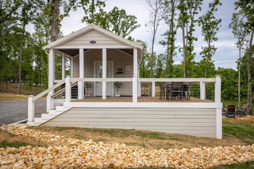 The Salt Shack (In The Pines at KY Lake) 121 Pine Grove Lane, Dover, TN 37058