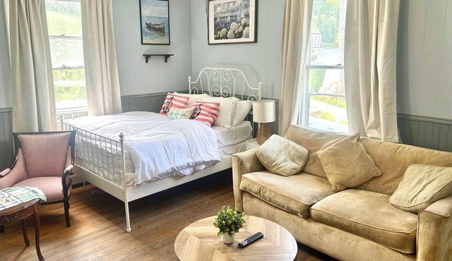 The Salt + Soul Suite – Cozy Apt 5