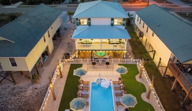 The Saltwater Social ~ Heated/Chilled Pool, Hot Tub, Theater, Arcade, & Golf