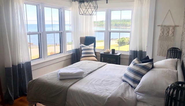 The Salty Cribb - Private oceanfront vacation home just minutes from Lunenburg