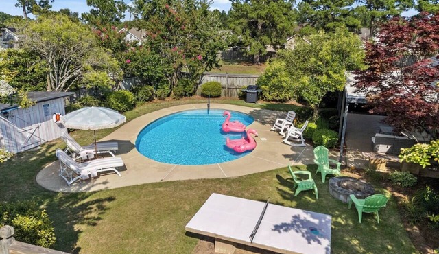 The Salty Flamingo w Pool+Hot Tub+Ping Pong