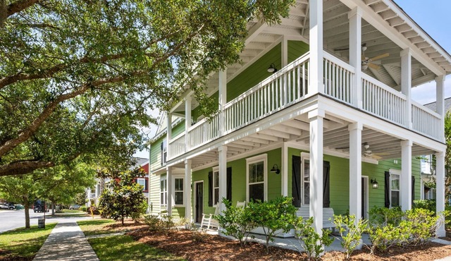 The Salty Lime- 4 Bedroom Townhouse in the heart of Old Town!