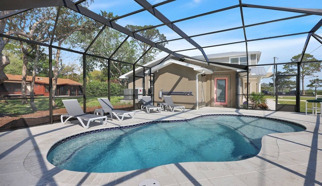 The Salty Sailor, Waterfront Pool Home, Close to Downtown