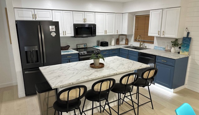 The Salty Sandcastle/POOL/GAME ROOM/3 bedroom/3 miles to the beach