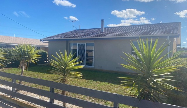 The Salty Seabreeze- Dog friendly! Off Peak Special!