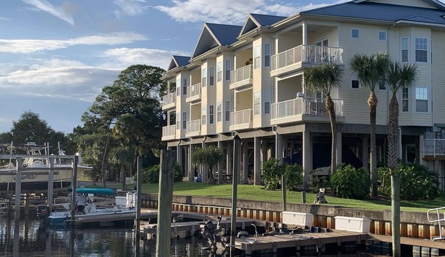 The Salty Snook in Suwannee, FL BEST LOCATION in Complex with Private Boat Slip!