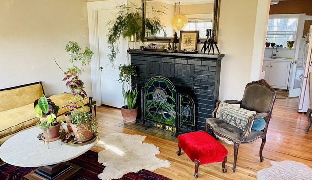 The Sanctuary- Charming Bungalow with an outdoor sauna