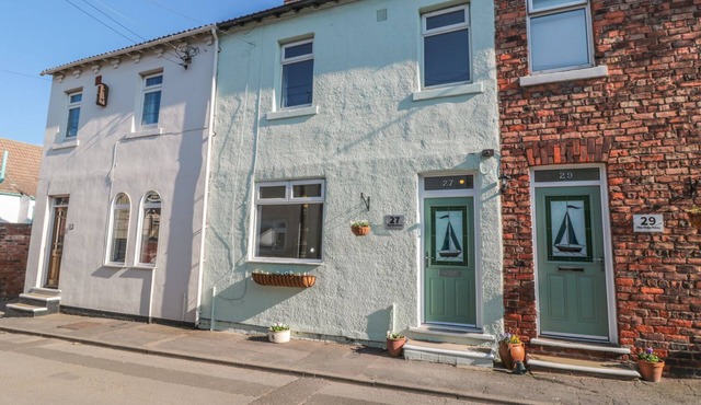 THE SANCTUARY, pet friendly, with open fire in Marske-By-The-Sea