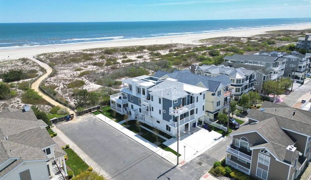 The Sand Crab - Unit A - New Ocean front 5BR Condo, Sleeps 14