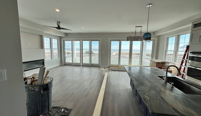 The Sand Crab - Unit B - New Oceanfront 4BR Condo with Roof Deck, Sleeps 12