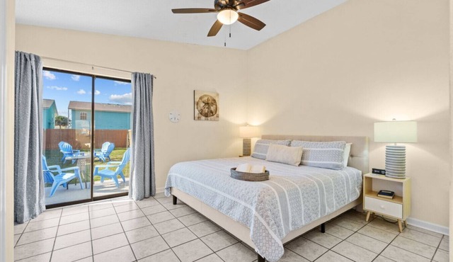 The Sand Dollar King Bed 6 Min Walk to Beach!