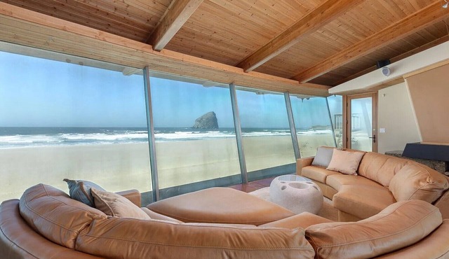The Sandcastle at Haystack Rock - Oceanfront Gem
