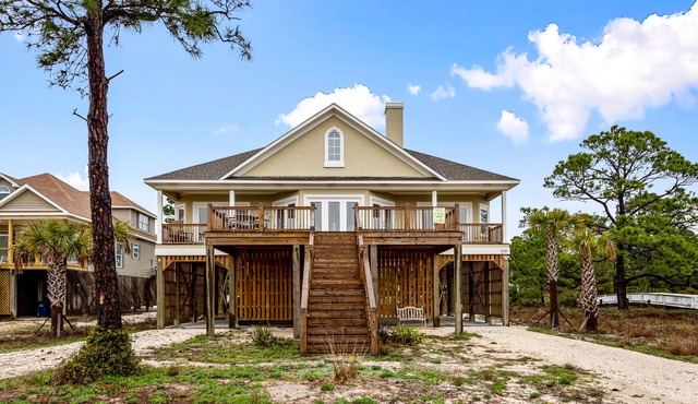 The Sanderling - Family Friendly Large Gulf View Home in Gated Community