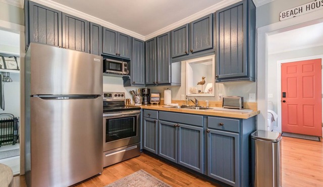 The Sandpiper Cottage - Just Steps From The Water