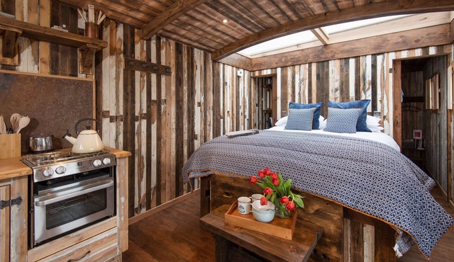 The Sandpiper - sleeps 4 guests in 2 bedrooms