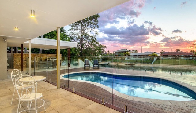 The Sands (Heated Pool)