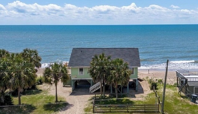 The Sandy Pineapple! Direct Edisto Beach oceanfront with 4 bedrooms and 2 baths