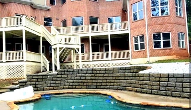 The Sandy Shores Estate Heated Pool, Hot Tub, Theater & Game Lounge