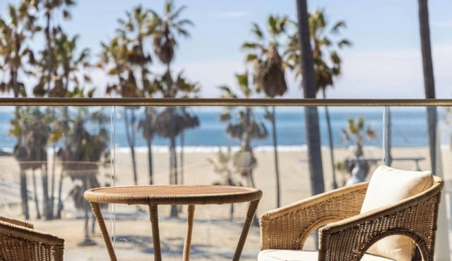 The Santa Monica Sunset - Beachfront Luxury