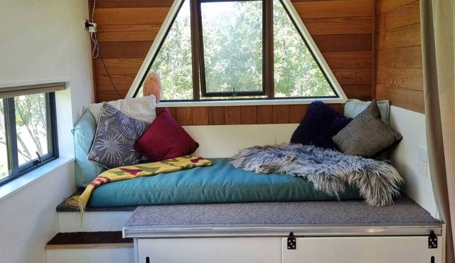 The Santuary, spacious Tiny home nestled in the mountains