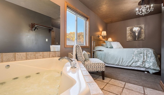 The Sara Cochran | Jacuzzi Tub Historic Inn Room
