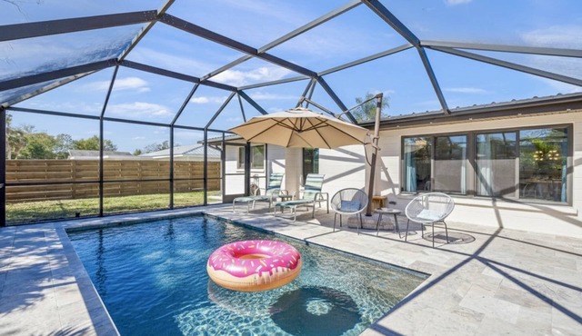 The Sarasota Starburst: Mid-Century Modern Home with Heated Pool, Dog Friendly, & Ideal Work Setup