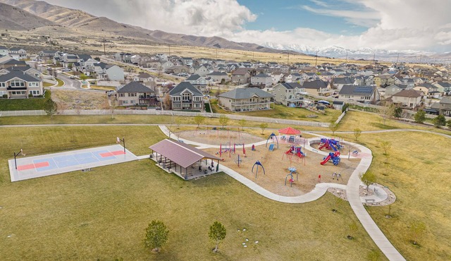 The Saratoga Western I The Airbnfree I 30 Day stay