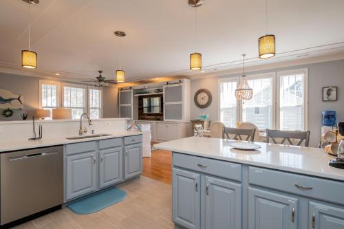 The Sassy Seahorse by Oak Island Accommodations