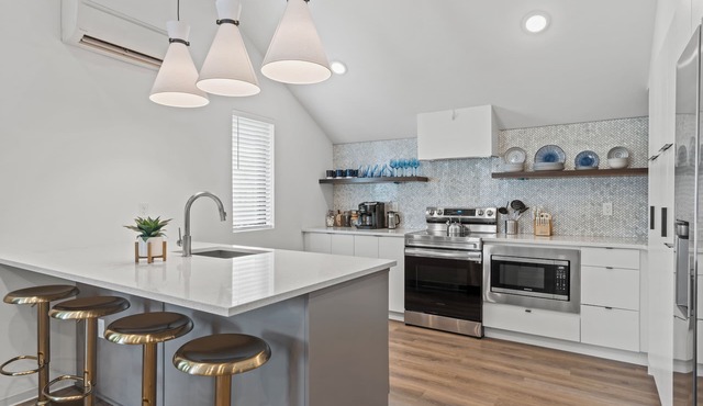 The Savannah - Walkable + Dog Park+Outdoor Space