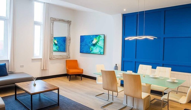 The Savoy Suite, King 2 Bedroom Apt, 60" TV