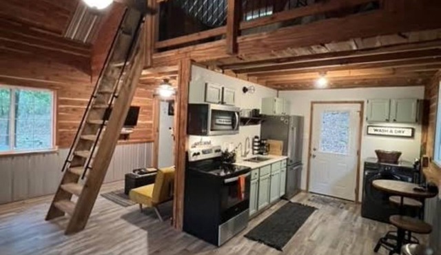 The Sawmill Cabin - Pet Friendly, Near Elephant Rocks