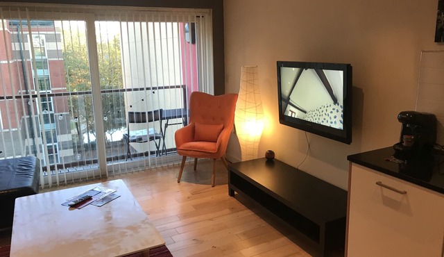 THE SAWMILL Glossy, Sleek, Peaceful City Centre ORANGE