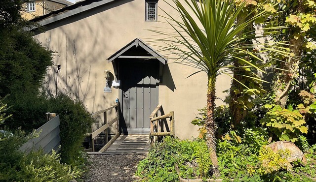 THE SAWMILL, pet friendly, country holiday cottage in Beaminster