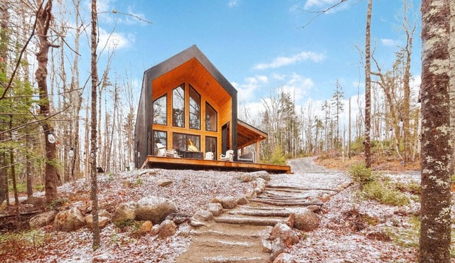 The Scandi Riverside Retreat Hot Tub