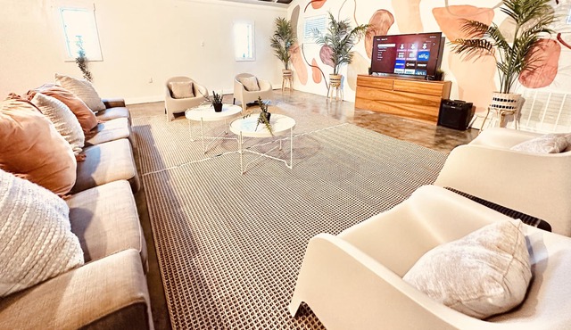 The Scandinavian Abode 5 bedroom 2 bath w/ Ping Pong