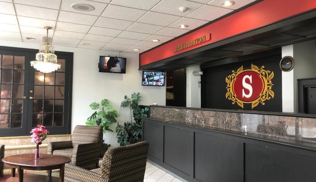 The Schenectady Inn & Suites