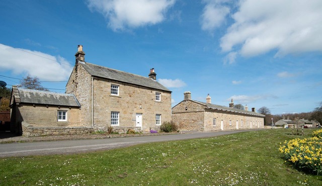 The School House, Capheaton in Northumberland - sleeping 6 guests