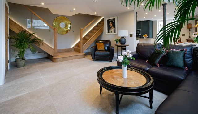 THE SCHOOL HOUSE, pet friendly, luxury holiday cottage in Ashburton